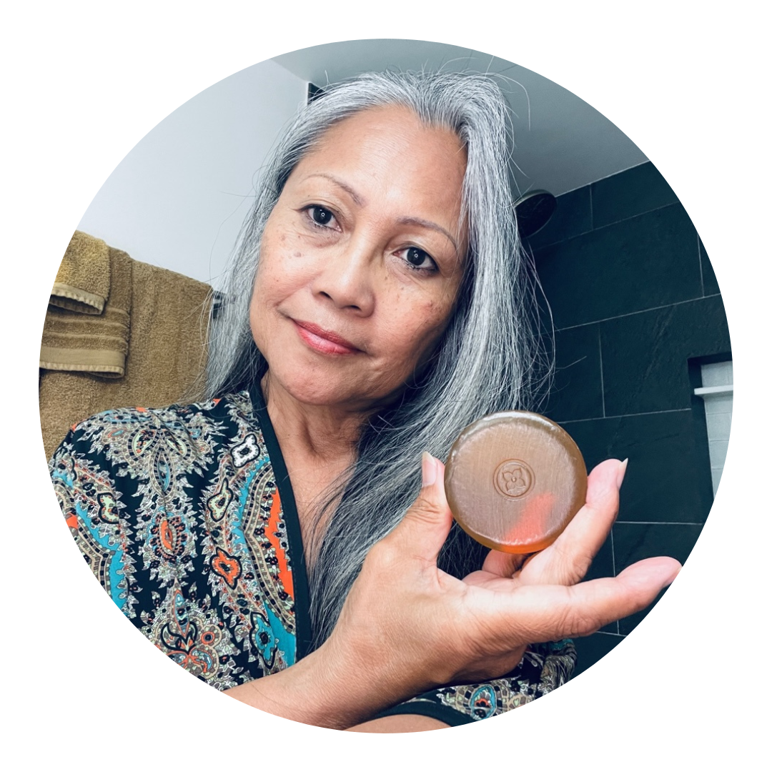Tiana B. holding Mirai Clinical’s Deodorizing Soap Bar with Persimmon, sharing a positive subscription review about how the soap effectively eliminates nonenal body odor.