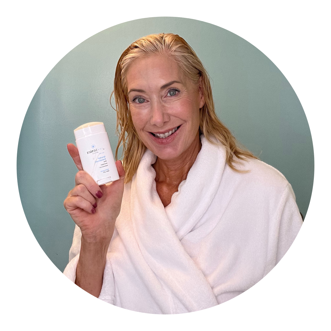 Tracy T. holding Mirai Clinical’s Deodorant, sharing a positive subscription review about how the deodorant effectively eliminates nonenal body odor.